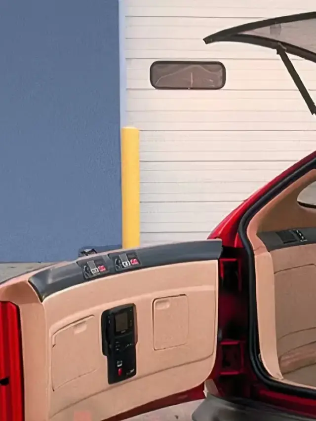 Oldsmobile Expression 1990: Este carro tinha TV, videocassete e Nintendo embutidos
