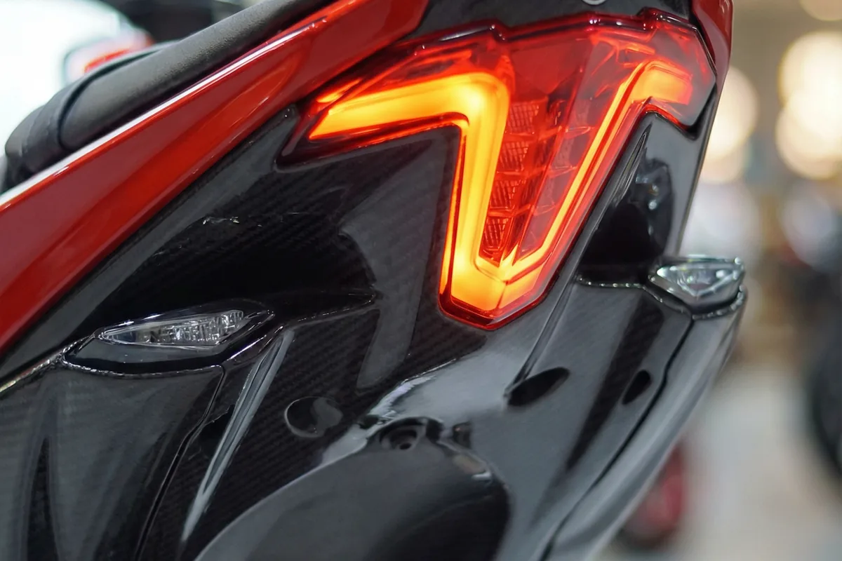 Close-up da lanterna traseira de LED em 