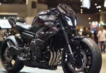 Yamaha XJ6 X Concept “Carbon Storm”: A Naked Reimaginada em Fibra de Carbono Yamaha XJ6 X concept preta com carenagem em fibra de carbono exposta em salão automotivo