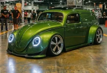 Fusca Station Wagon “Esmeralda”: releitura digital da perua que nunca existiu Volkswagen Fusca verde metálico em carroceria perua, visto em três quartos dianteiro e rebaixado sobre rodas polidas.