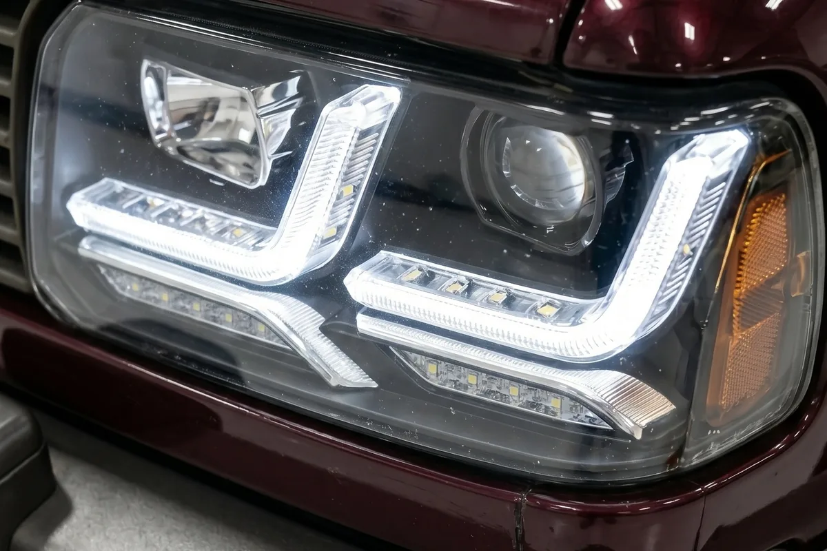 Farol do Gol conceito com dupla assinatura de LED dentro do recorte retangular original.